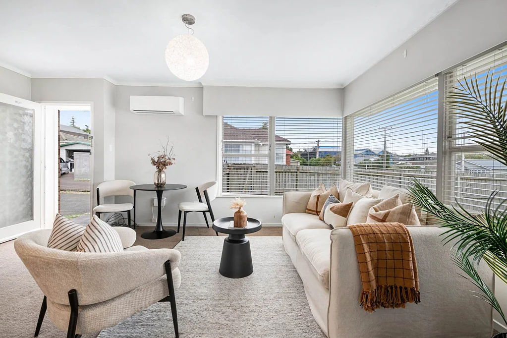 Milford 2chambre Exceptional Large Brick and Tile, 406sqm Freehold