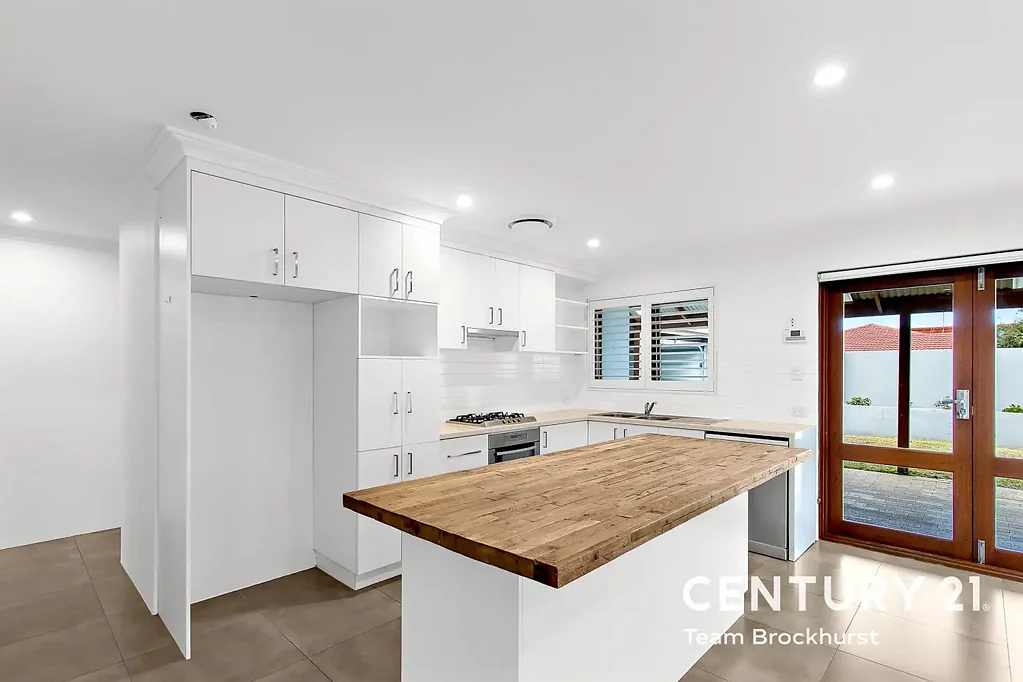 SECURE, STYLISH AND STEPS FROM THE COAST