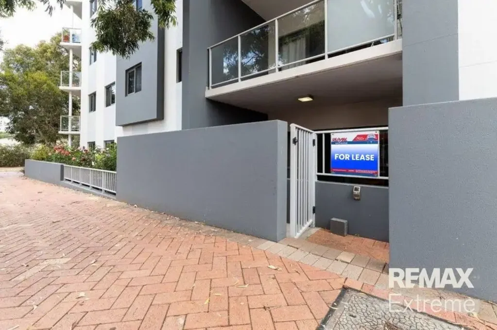 Ground Floor 2 bed, 2 Bath With Facilities