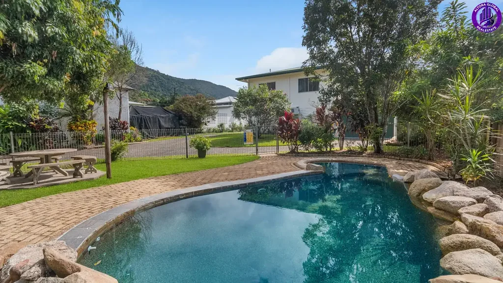 Tully 5Zimmer Massive 470m² Family Home on 1,416m² | Pool, Space & Real Family Living | Must Be Sold