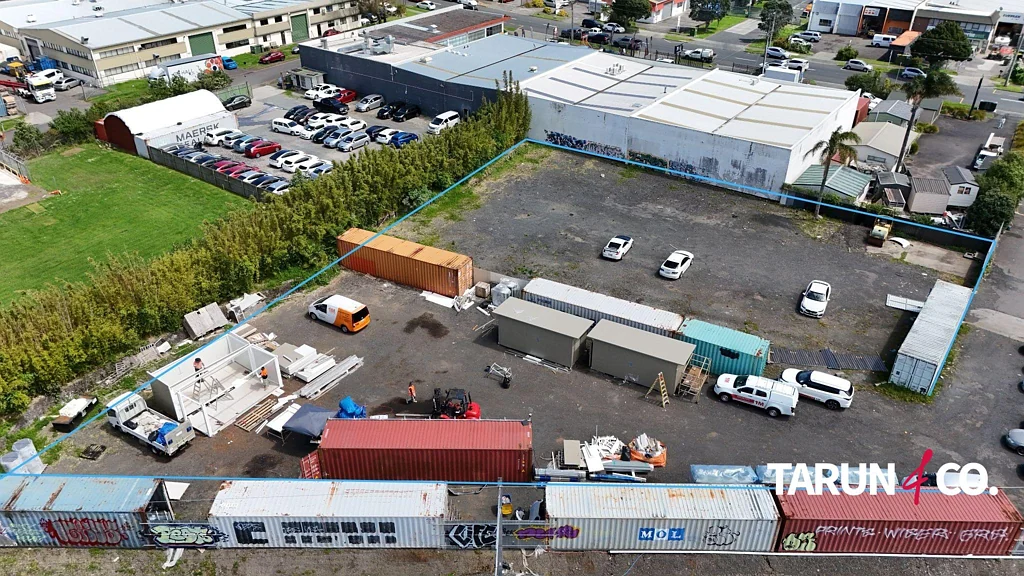 Henderson Large 3,100sqm Yard in Prime Location