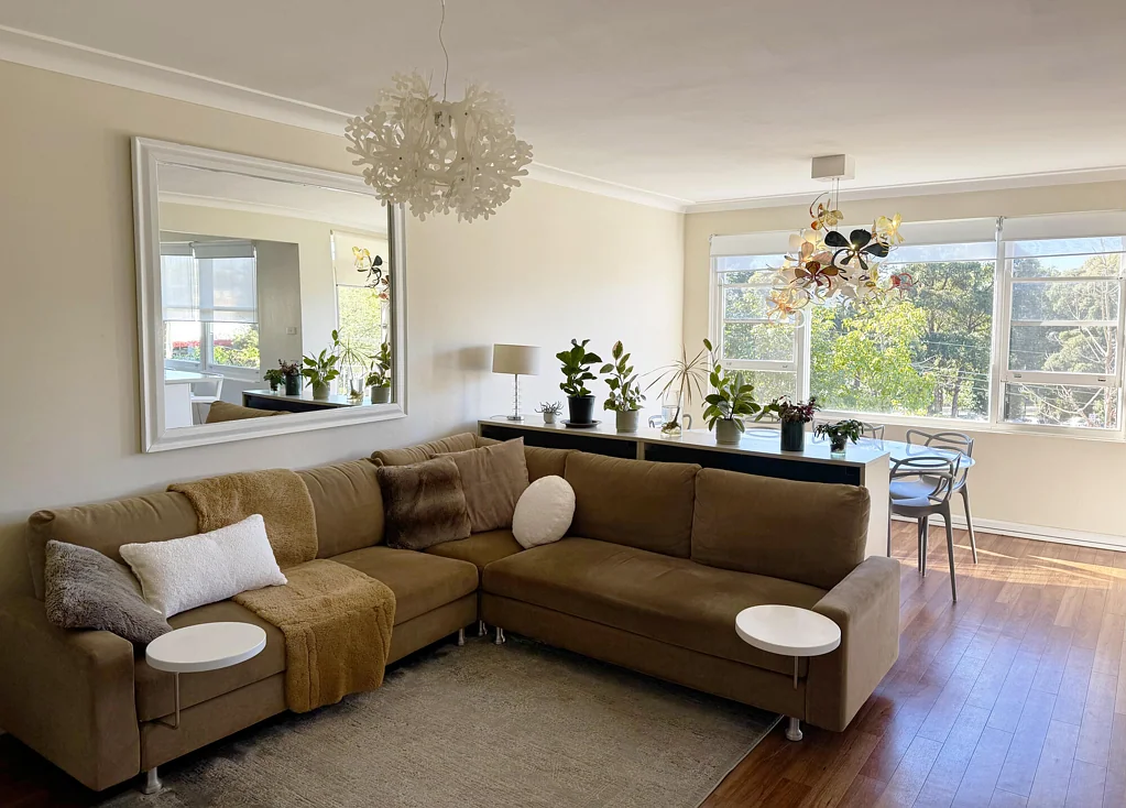 Turramurra 2房 双砖村边生活，带两个独立车库 Double brick village-side living with two lock-up garages