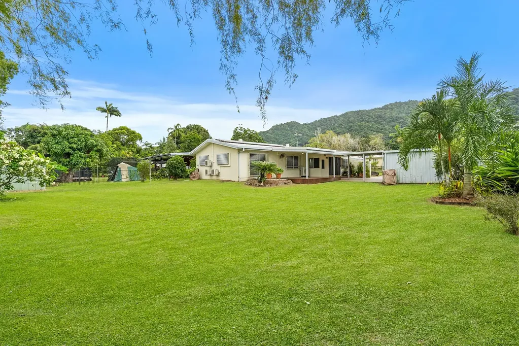 Edge Hill 3房  Prime Edge Hill Opportunity on Expansive 1,069sqm Block