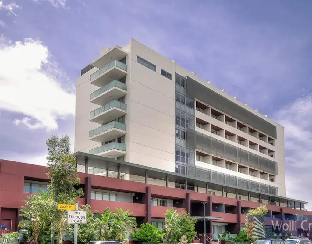 1 BEDROOM APARTMENT.