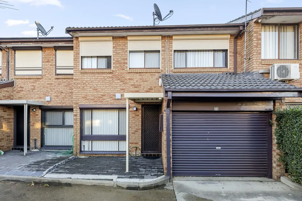 Liverpool 3कमरा Fully Renovated Townhouse Low Strata