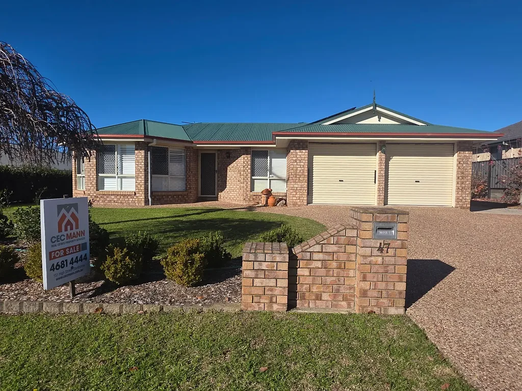 Stanthorpe 3Phòng ngủ MODERN FAMILY LIVING WITH EXCELLENT SHEDDING - Offers Over $875,000