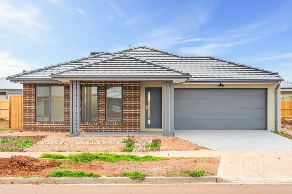 Brand New 4-Bedroom Family Home with Double Garage in Eynesbury