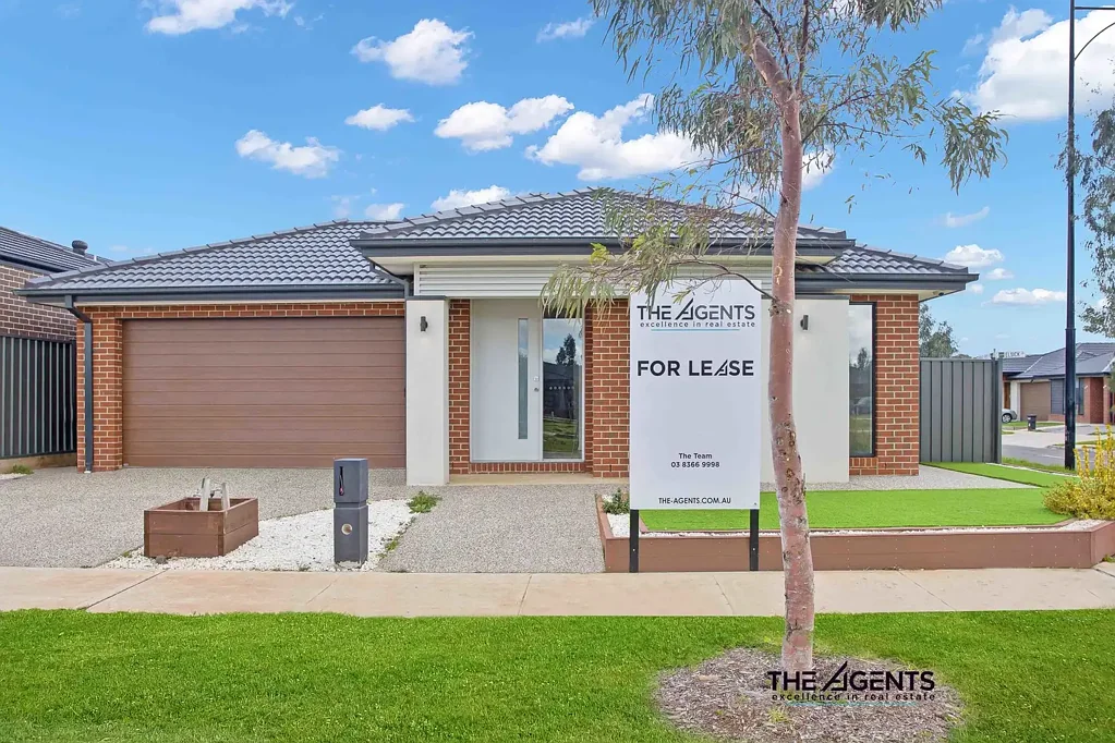 4-Bedroom Family Home Opposite Park – Strathtulloh