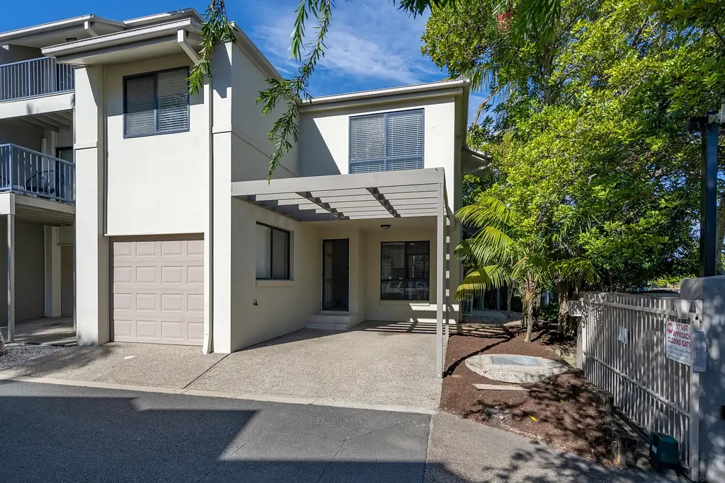 Nerang 4 Bedroom Modern, Low-Maintenance Comfort in a Prime Location
