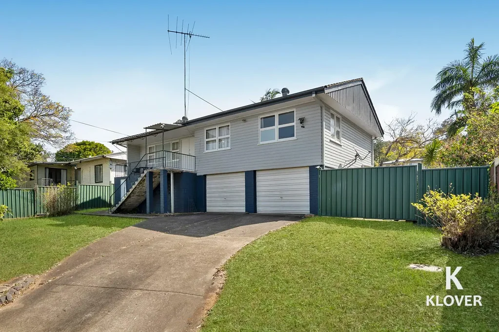 Kingston 3ਬੈੱਡਰੂਮ Spacious Highset Family Home on 890m² Corner Block – Prime Kingston Location