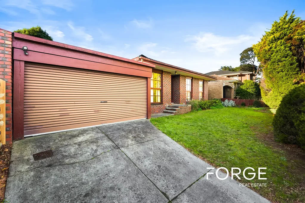Wantirna 4침실 Family Home in a Prime Wantirna Location – Walk to Shops, Schools & Parks