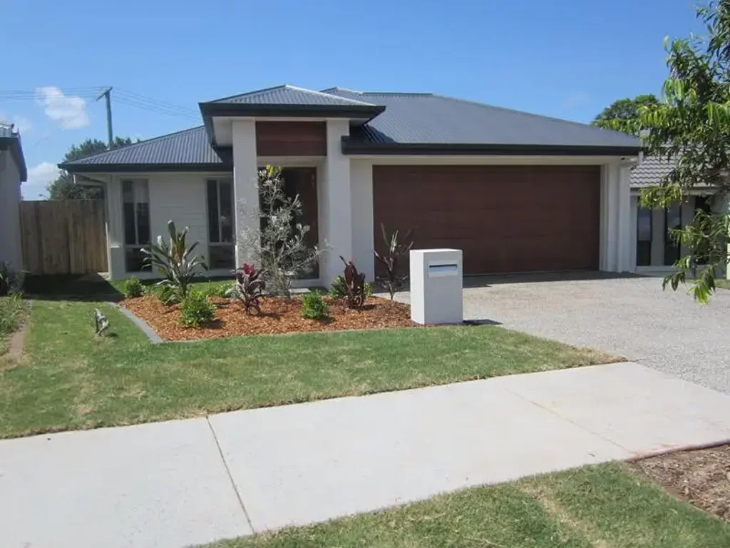 Fully Ducted Executive Style Family Home with Several Living Areas
