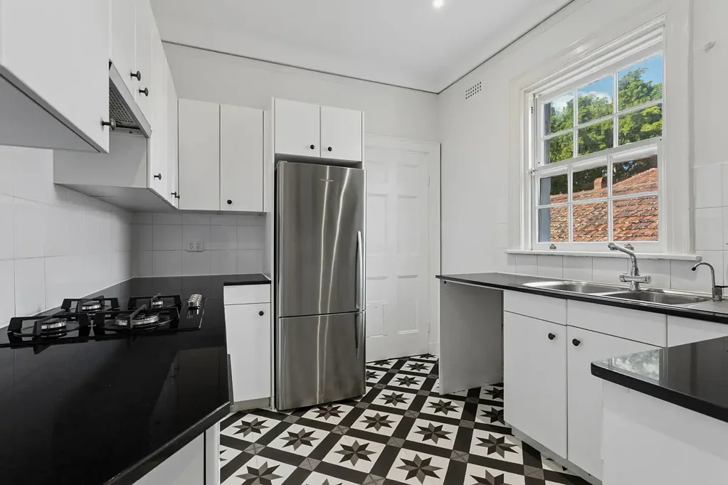 Semi-Sized Harbourside Apartment
