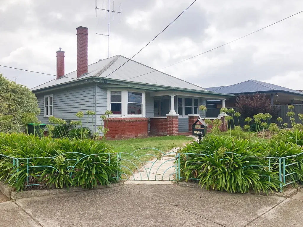 Family Home in Handy Position