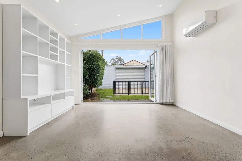 Charming Victorian Terrace with Sleek Contemporary Extension