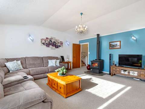 Picton 6房  Spacious, Modern & Full of Potential !