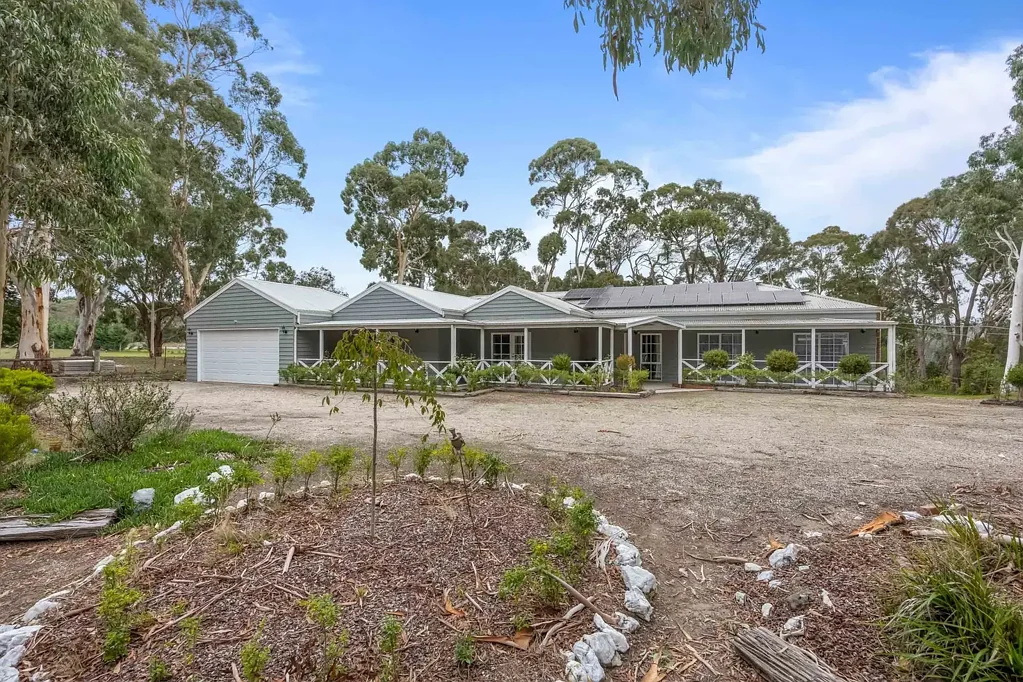 SHORT TERM LEASE ONLY – PARTIALLY FURNISHED OPTION
