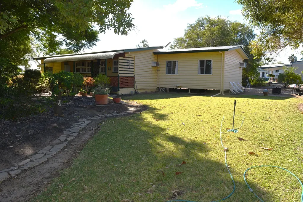 Blackall 2房  Stylish Family Home with Beautiful Gardens and Modern Comforts