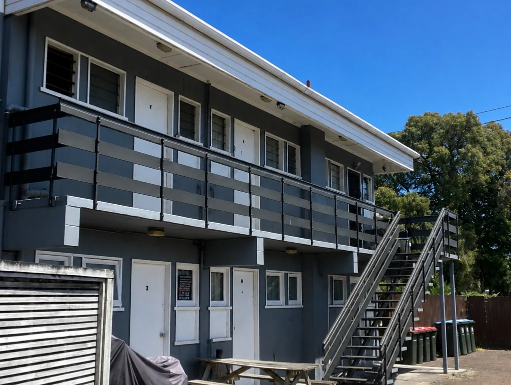 Tidy Studio Unit – Great Location with 2 Off-Street Car Parks