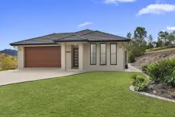 8 WALKER COURT, Hazeldean