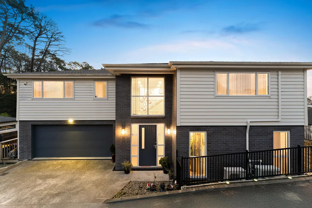 Glendene 6 Bedroom Perfectly Positioned for Comfort & Convenience
