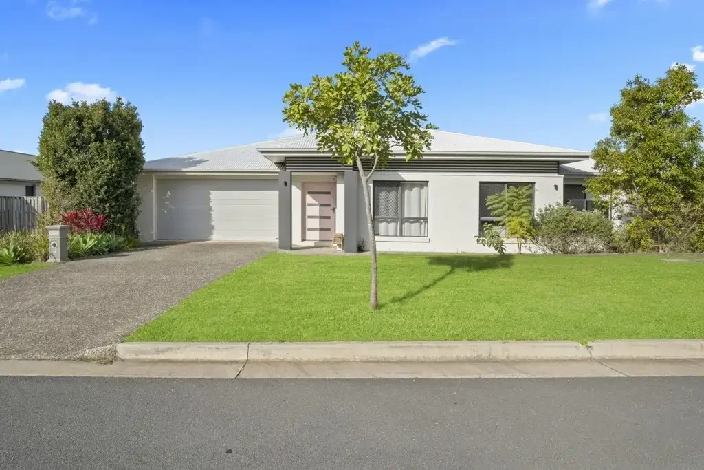 Pimpama 4ห้องนอน Never Guess It’s a Duplex - Freestanding Feels!