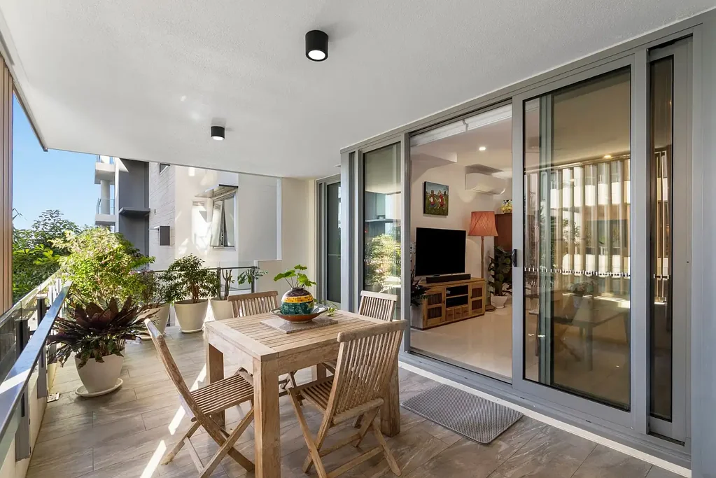Redcliffe 3Moenga Wake Up to the Bay Every Day - Spacious 3 Bedroom Unit in Mirada