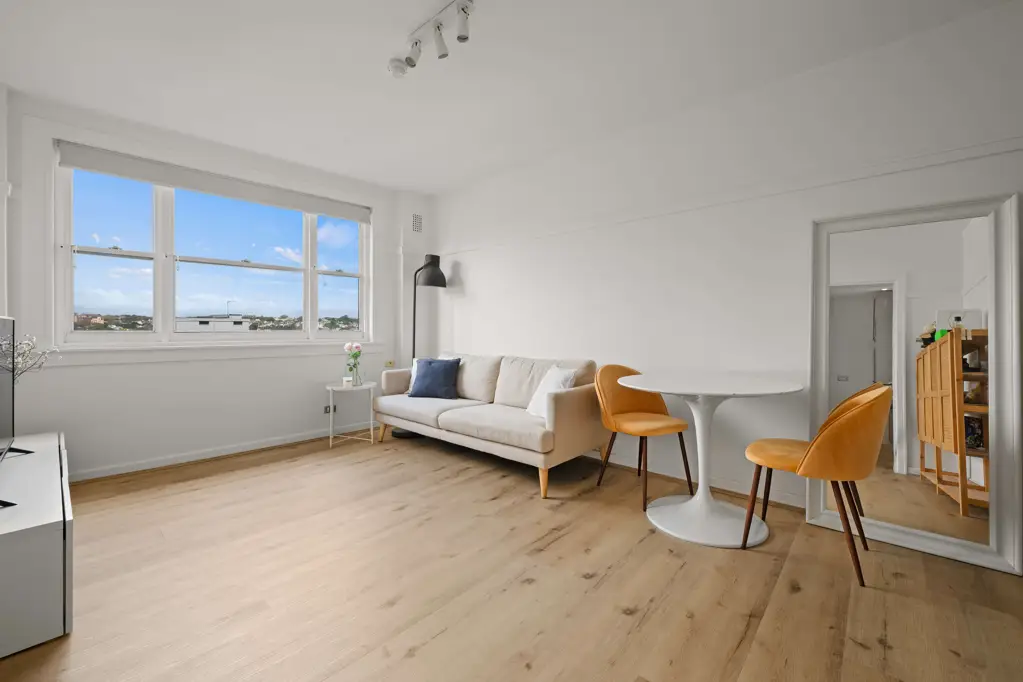 Elizabeth Bay 2房  **SOLD** STYLISH RENOVATED ART DECO APARTMENT WITH BAY & PARK VIEWS