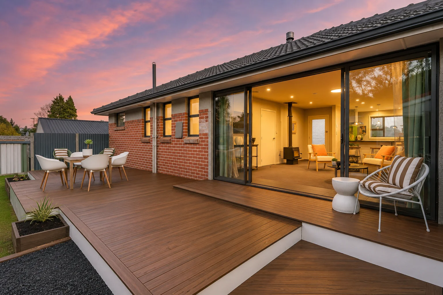 Halfway Bush 3ห้องนอน Open plan & outdoor living & garaging