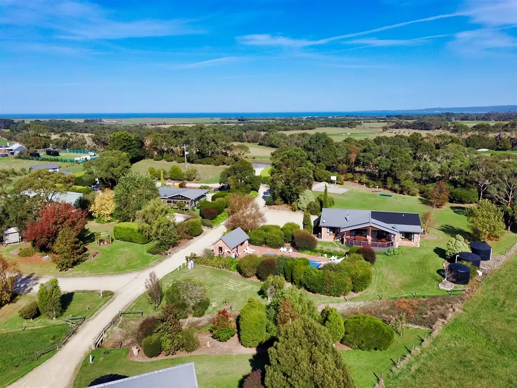 Fish Creek 16房  Premier Coastal Lifestyle & Income Opportunity