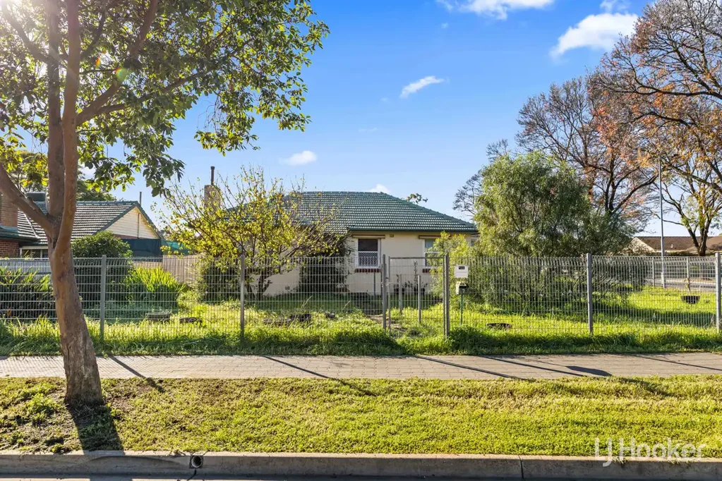 Elizabeth East 5房  920sqm Corner Allotment - No Easements - Endless Potential