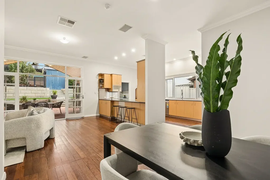 Bayswater 4房  The family-sized character home you've been waiting for
