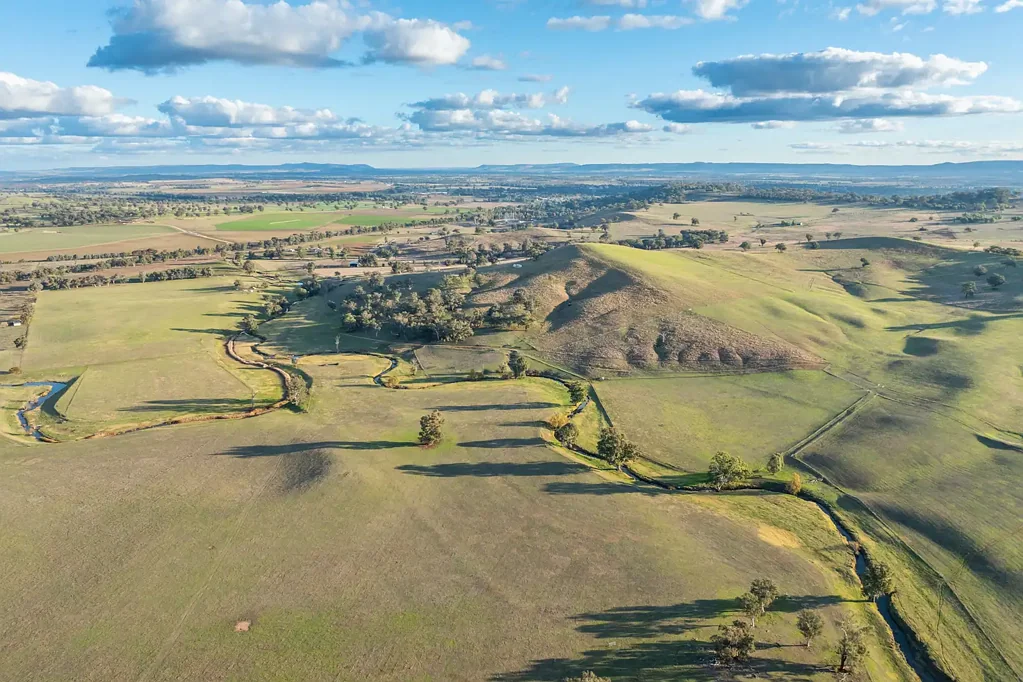 Cowra 571ACRES* OF HIGH QUALITY CREEK FLATS WITHIN 5MIN'S FROM TOWN!