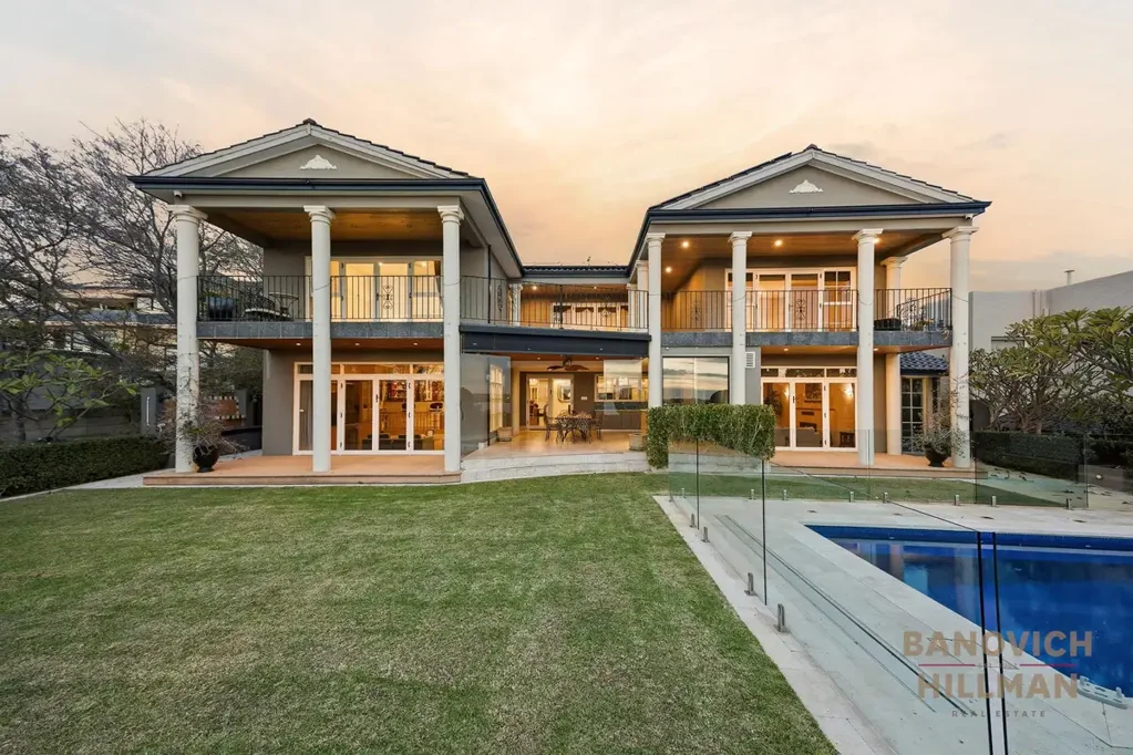 Applecross 5Moenga GRAND FAMILY HOME WITH PANORAMIC RIVER VIEWS