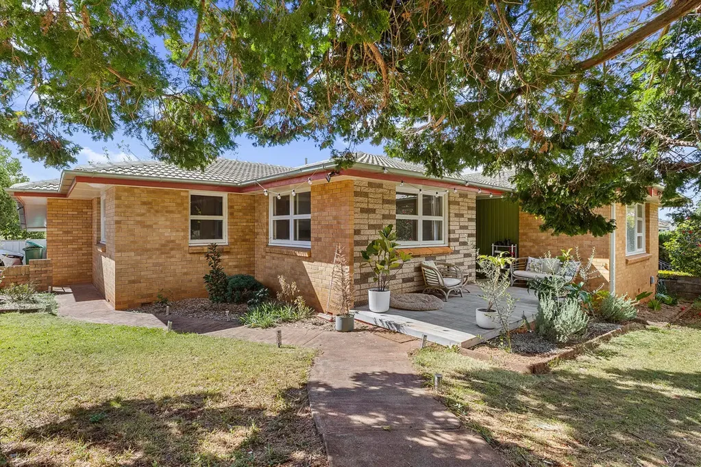 Flexible Living in Centenary Heights!