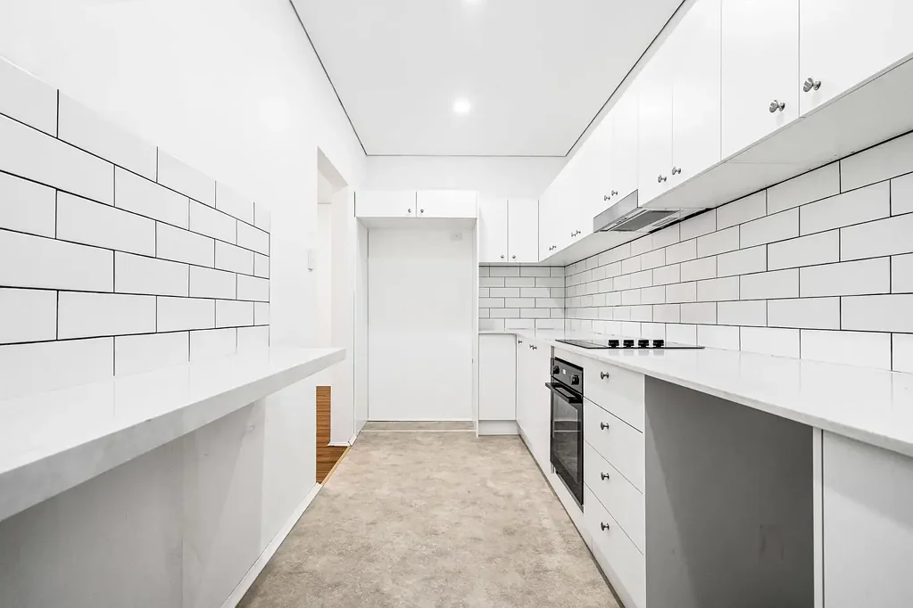Renovated two-bedroom ground-floor apartment