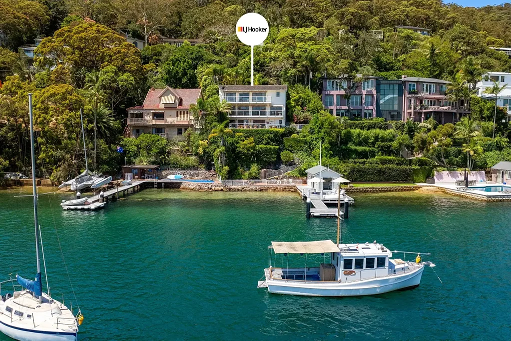Palm Beach 5 Bedroom Refined Waterfront Living in Palm Beach: "Summer Crest"