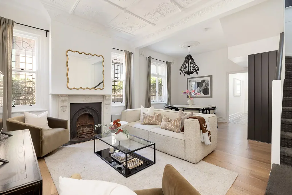 Hunters Hill 3 Bedroom Updated character residence on the Woolwich peninsula