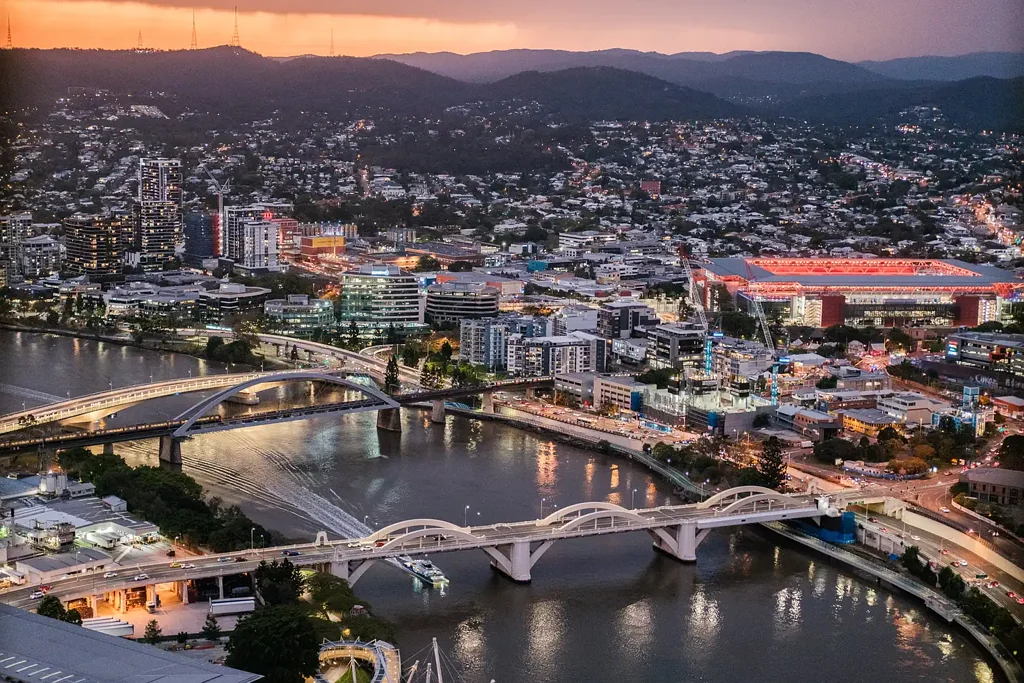 Brisbane City 2 Bedroom Sophistication Meets Convenience in the City's Premier Riverside Address