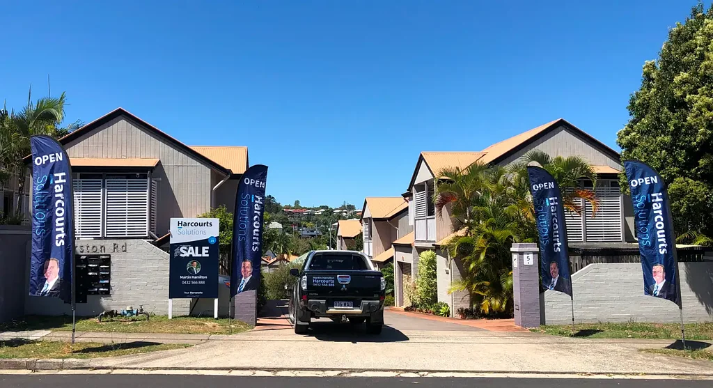 Kelvin Grove 3房 私人精致综合楼 采光充足现代错层 2个停车位 奥运场地旁 奢华泳池烧烤区 开放式生活空间 石材台面全电器 主卧套间阳台 学区房 便捷交通 WITHIN THE OLYMPIC EPICENTRE