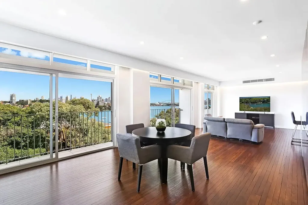 Designer Apartment With Iconic Views