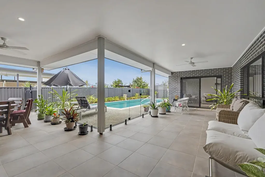 Glass House Mountains 5બેડરૂમ Come along Nan & Pop! Turn-key Dual-living!