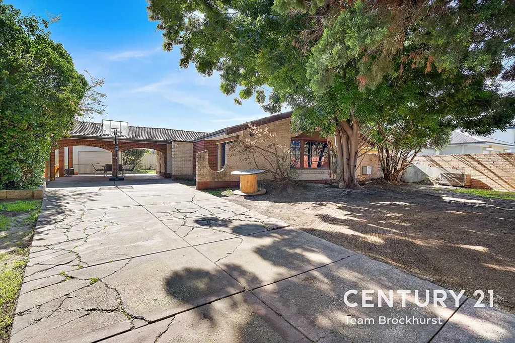 Willetton 4房  POOL, WORKSHOP, PLENTY OF SPACE