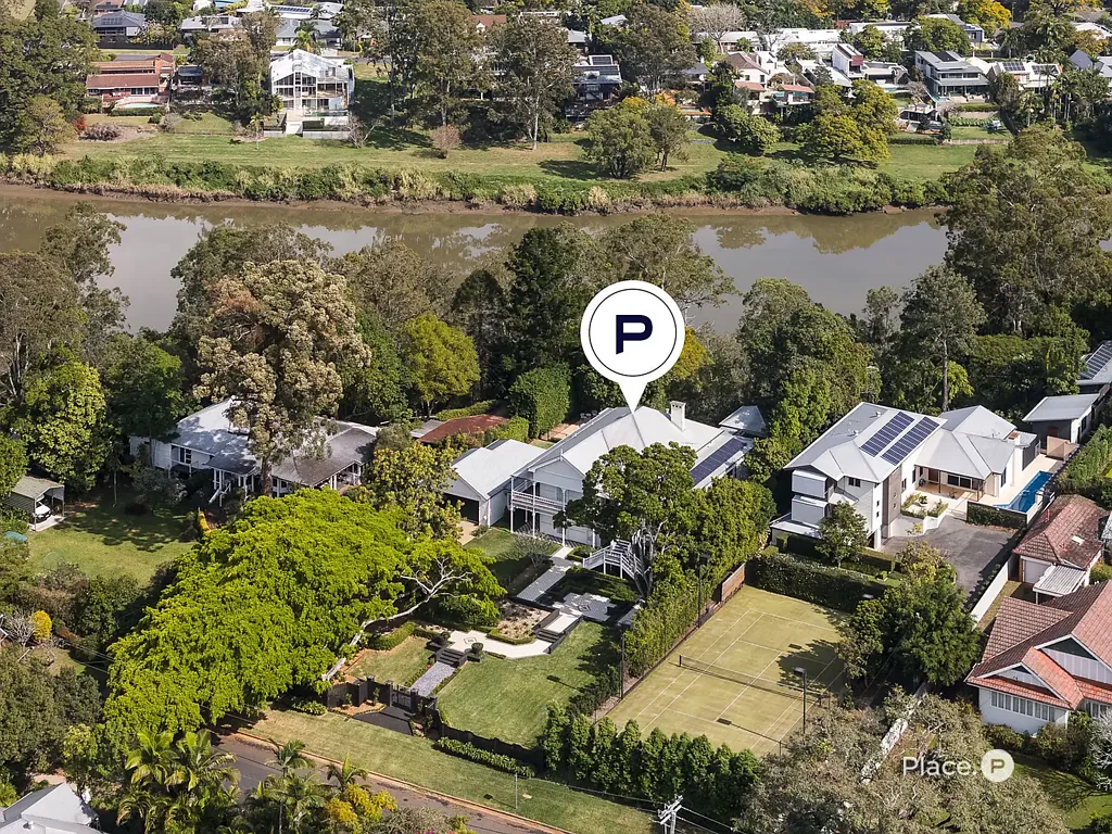 Corinda 5房 百年家族传承 河滨一英亩 绝对河景 法式地板 双面壁炉 独立卫浴 精品厨电 私密泳池 多功能空间 地段显赫 "Wyuna" - Historic Queenslander Estate with Over an Acre of Absolute Riverfront
