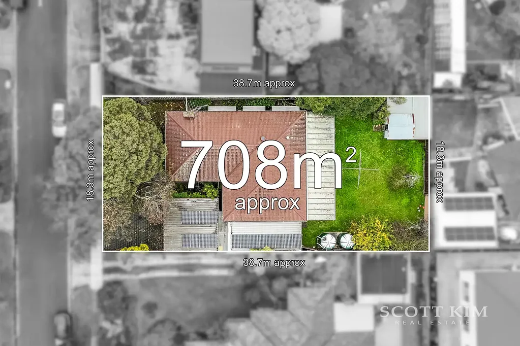 Glen Waverley 3房 708平米矩形地块 优越发展潜力 三卧带独立衣帽间 宽敞客厅配湾窗 大型独立餐厅 家庭浴室 深邃后院 巨大车库及车位 Prime Glen Waverley Opportunity on 708sqm Allotment
