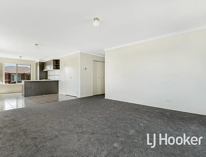 2 McClenaghan Place, Pakenham, VIC 3810, 3房, 2浴, House