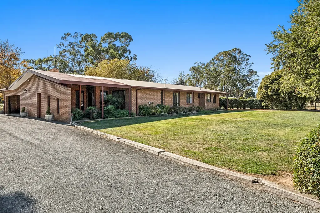 Shepparton East 4Moenga 10AC Lifestyle Property!