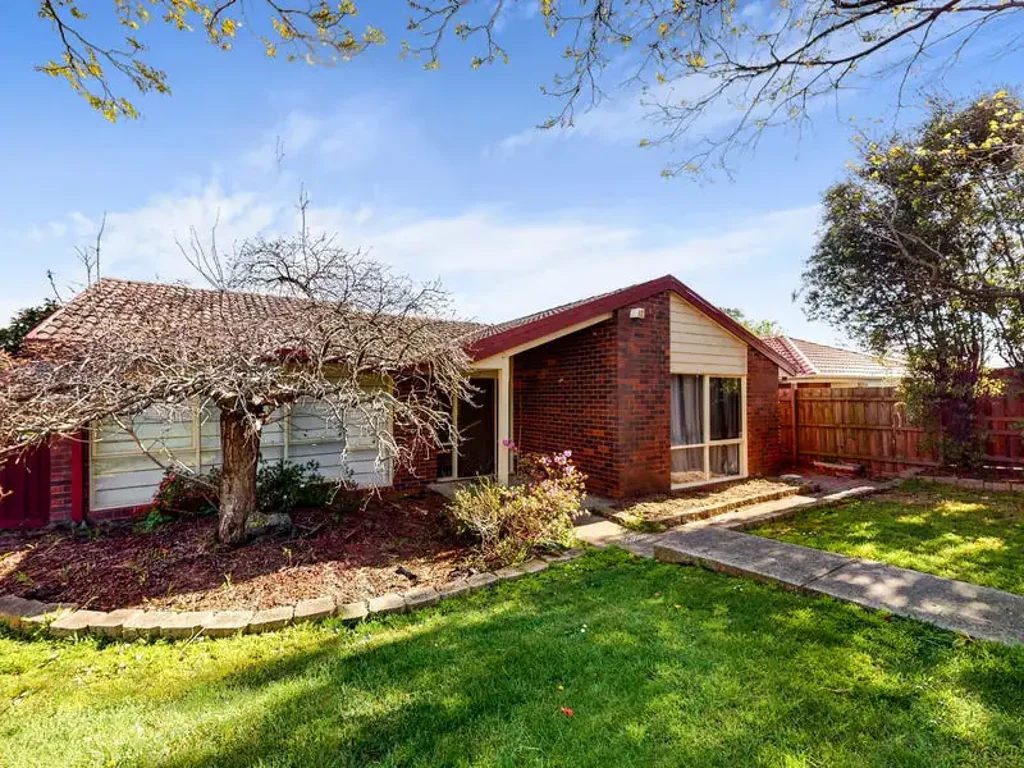 Spacious Family Living in a Peaceful Lysterfield Court