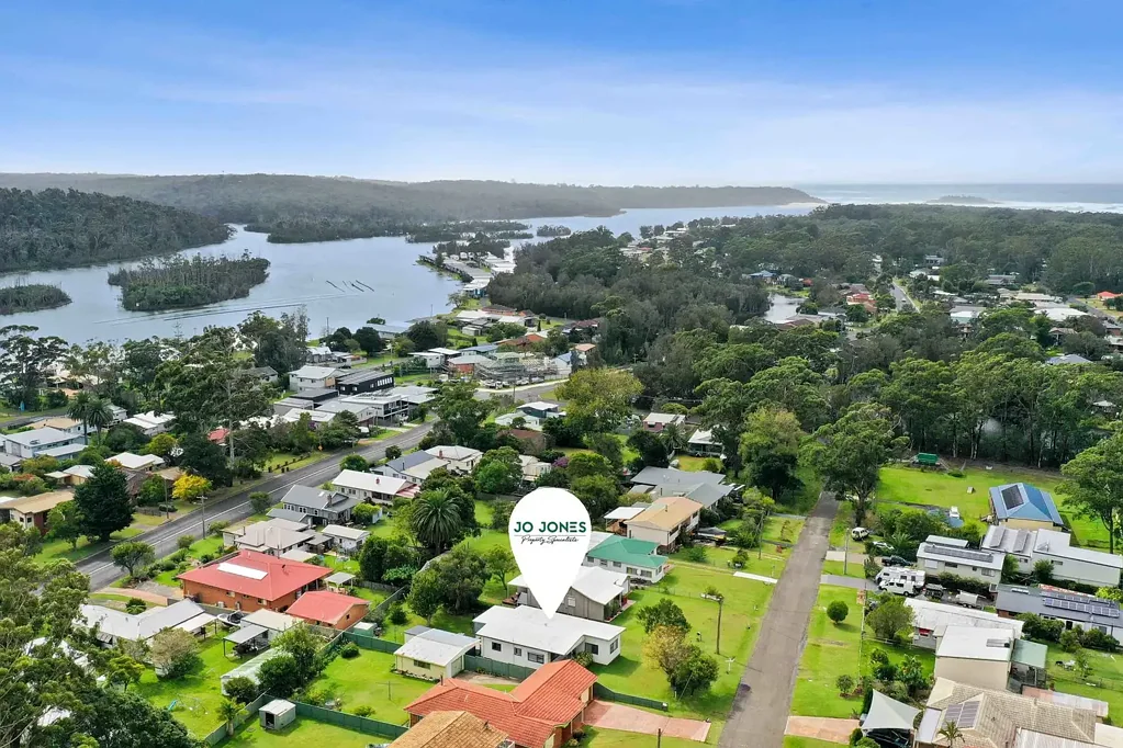 Lake Conjola 3 Bedroom Relaxed Living in Picturesque Lake Conjola