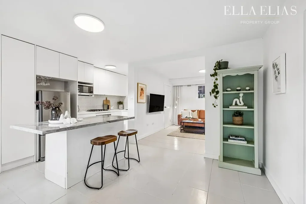 Hunters Hill 2房 底层公寓，享有花园景观 Ground Floor Apartment with Garden Outlook
